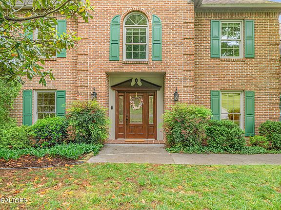 3rd image of 713 Summit Lake Ct