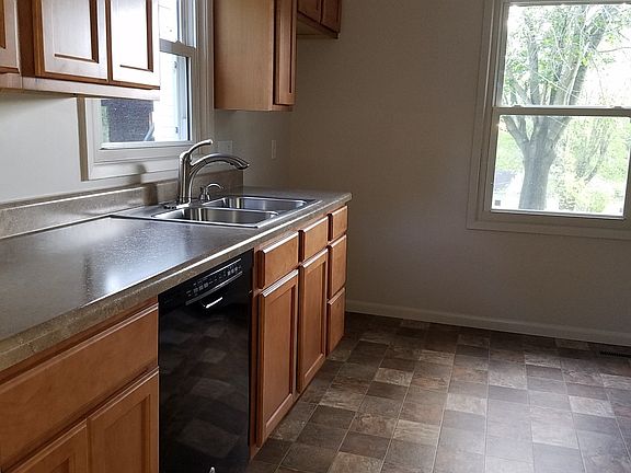 3rd image of 19 N Fork Dr
