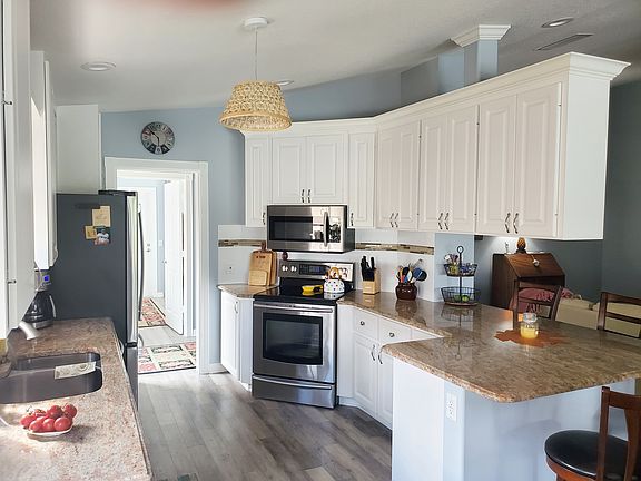 3rd image of 8441 SE Retreat Dr