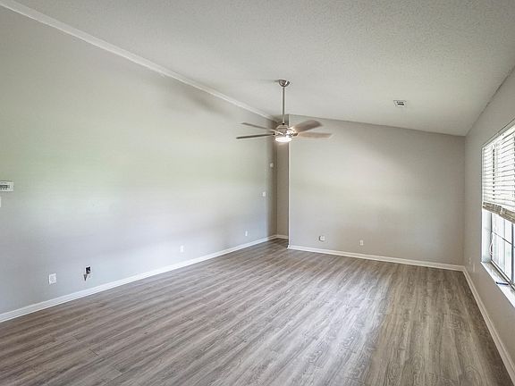 4th image of 1324 Liverpool Ln