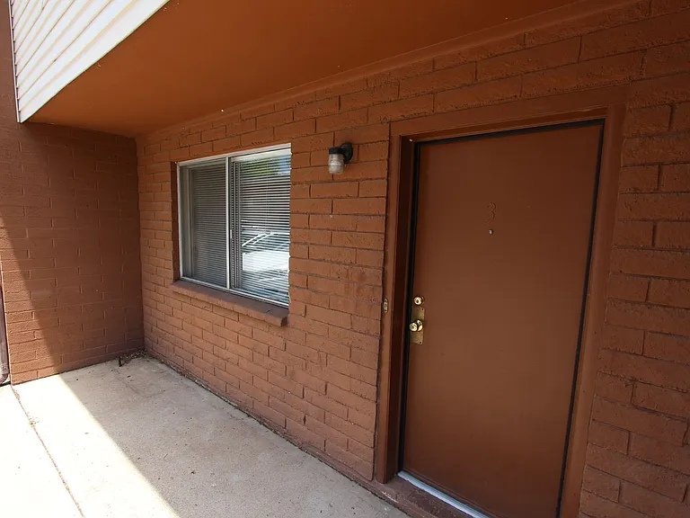 512 W Santa Fe Ave — Photo 1