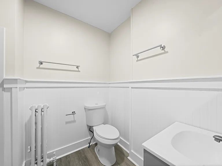 70 Lambert St — Photo 47