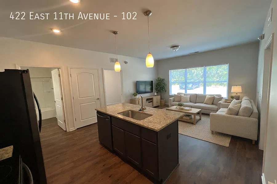Building Photo - 422 E 11th Ave #102
