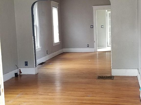 2nd image of 1310 Claremont St