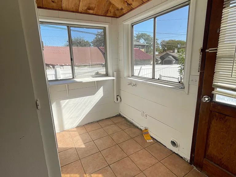 940 E Arrow Hwy — Photo 23
