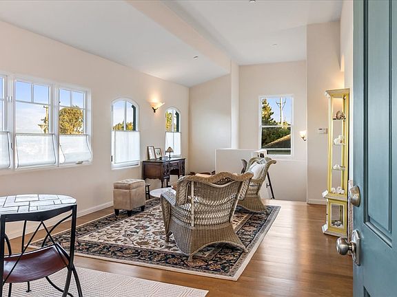 3rd image of 525 Laurel Ave #2