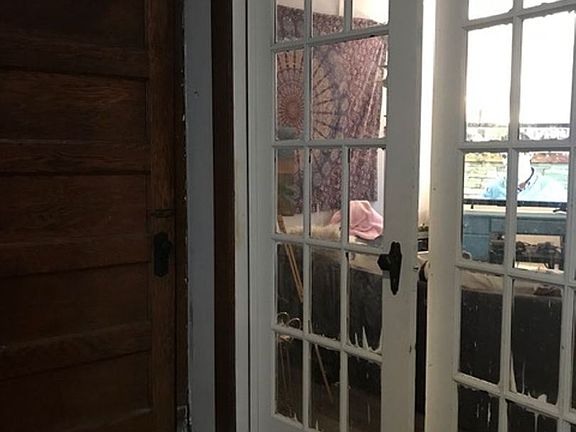 2nd image of 1576 Indianola Ave
