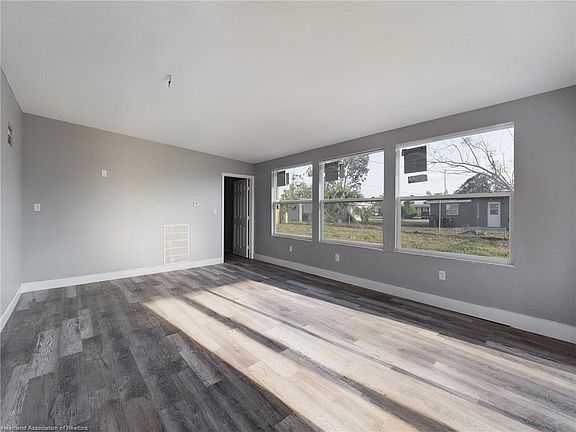 4th image of 8689 Bumford Ave