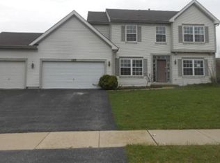 157 Edgewater Ln, Sugar Grove, IL 60554