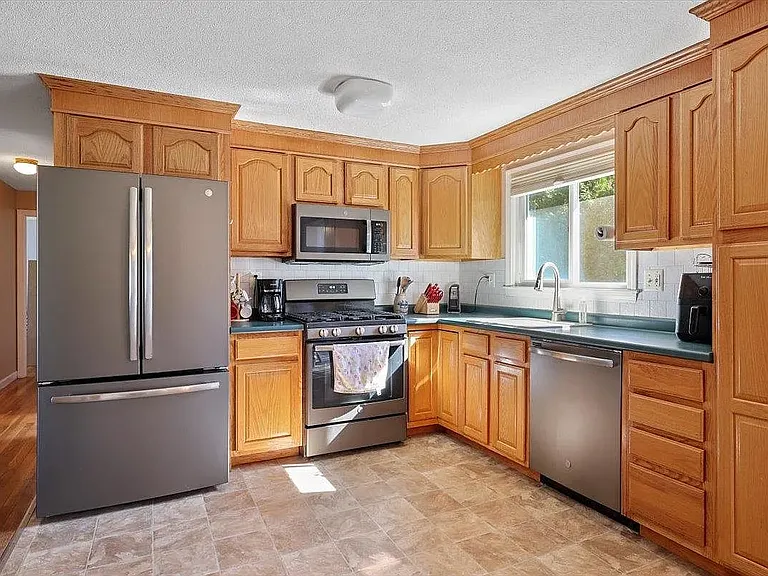16 Mapleleaf Dr — Photo 8
