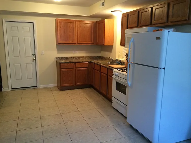 940 W 32nd Pl #1F — Photo 7