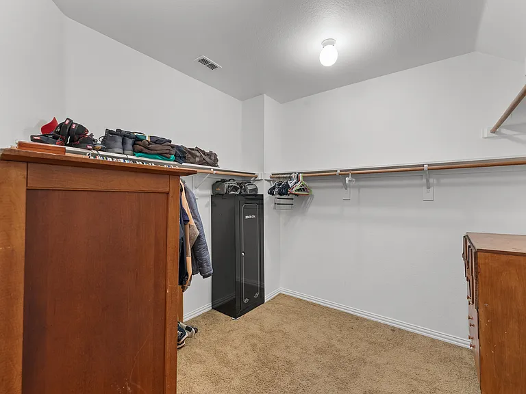 909 Forest Hollow Dr — Photo 30