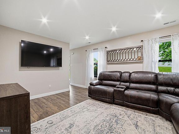 5th image of 148 Hampton Dr