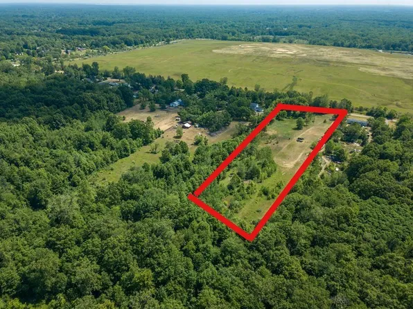26464 Elwell Rd, Belleville, MI 48111