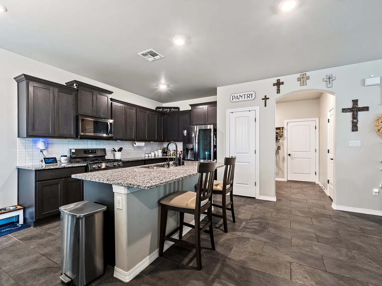 3 bed, 1687 sqft, $2,000 — Photo 4