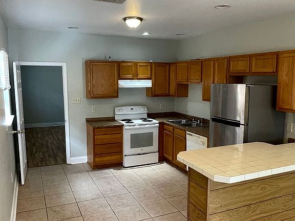 4th image of 3130-32 Delachaise St #3130