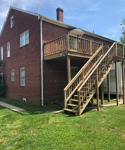 228 Windsor St — Photo 8