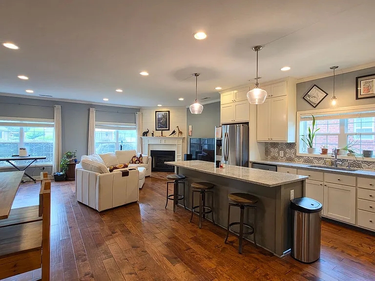 3120 Mayflower Ln — Photo 9