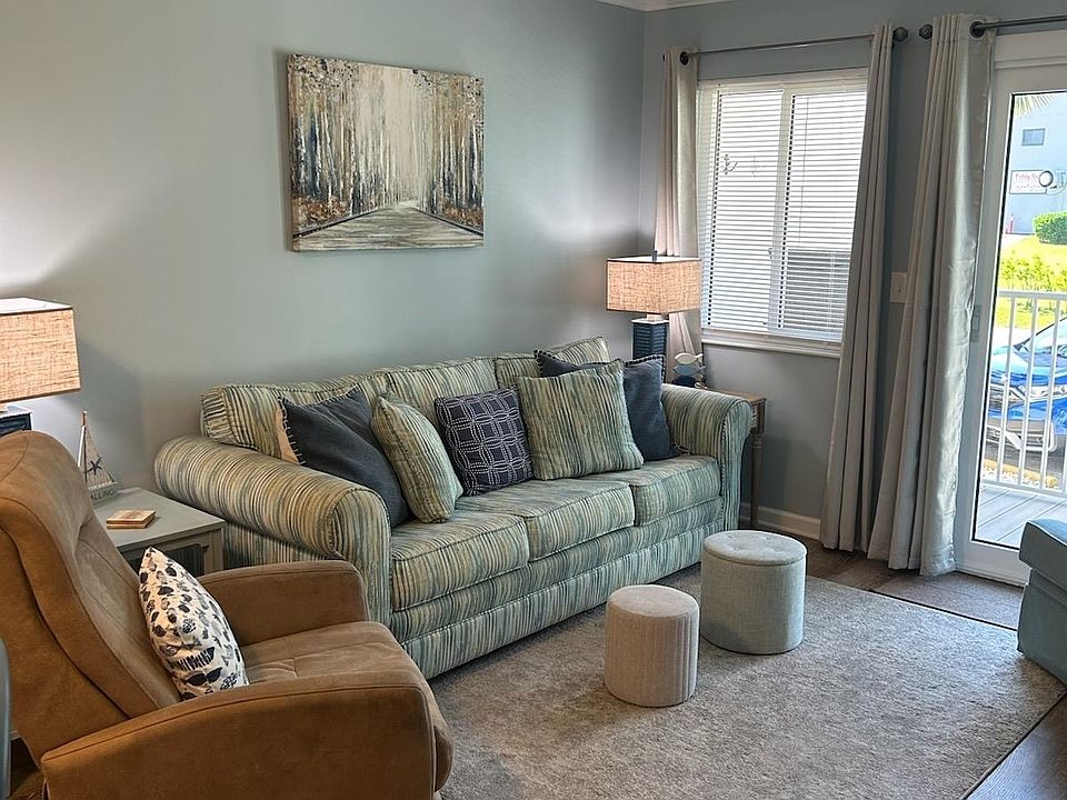 1st image of 400 Plantation Rd #3114