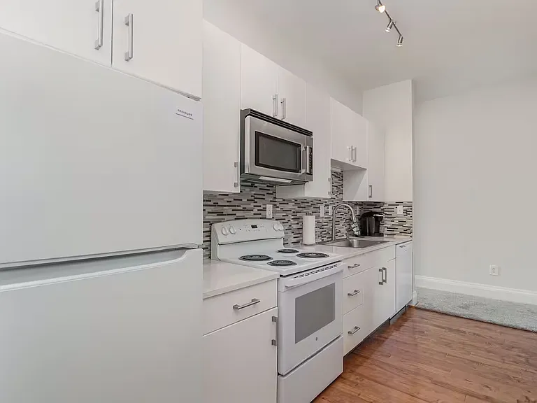 440 Hopkins St #3 — Photo 11