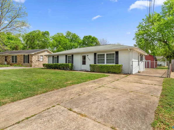 2406 Yorkshire Dr SW, Huntsville, AL 35803