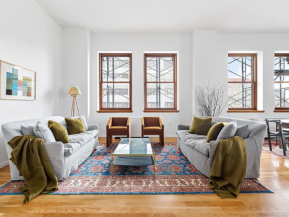 3rd image of 305 2nd Ave APT 902