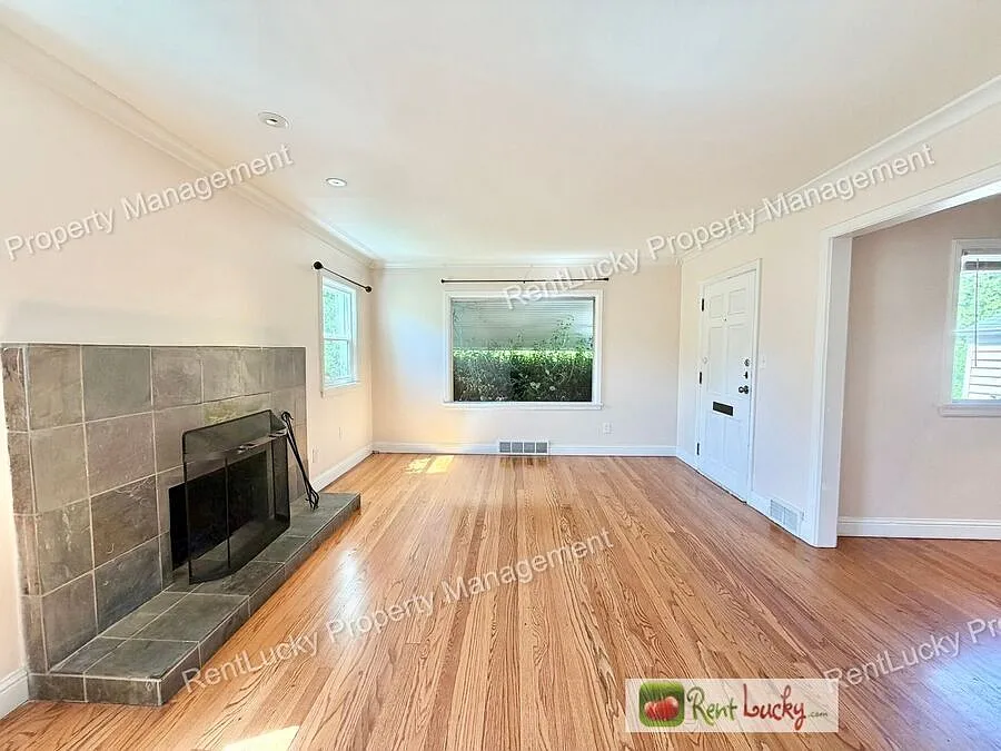 Fantastic 3 Bedroom Home in Magnolia with Large Family Room and Great Balcony! — Photo 3