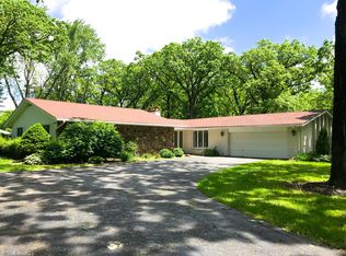 1 Bruce Cir S, Hawthorn Woods, IL 60047