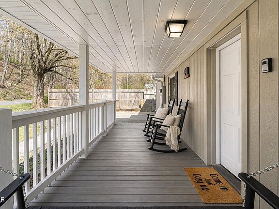 3rd image of 814 Gnatty Branch Rd