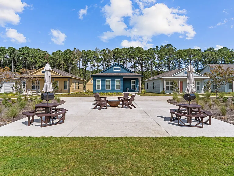 Pondside Grills and Firepit