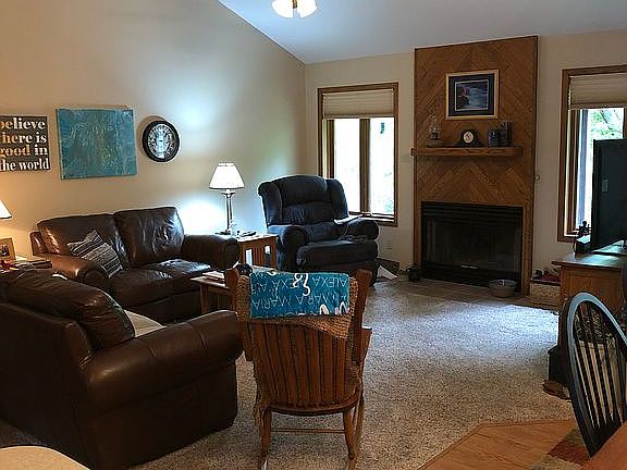 3rd image of 402 Southwoods Dr