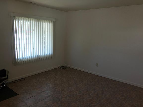 3rd image of 28414 Donnelly St