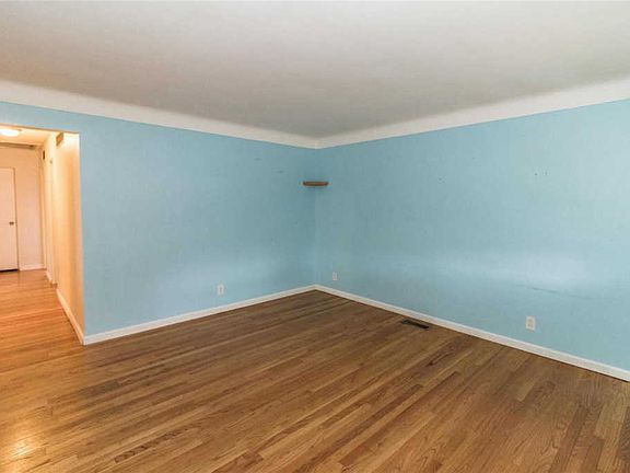 2nd image of 6966 Lansdowne Ave
