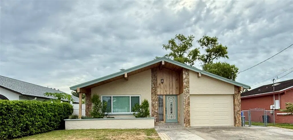 3 bed, 2.0 bath, 1275 sqft, $2,375 — Photo 1