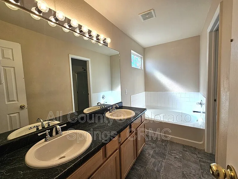 1305 Lords Hill Dr — Photo 14