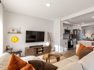 1199 Keswick Dr SW, Edmonton, AB T6W 4J5