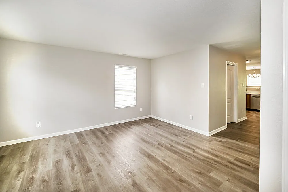 3 bed, 2.5 bath, 2055 sqft, $1,830 — Photo 4
