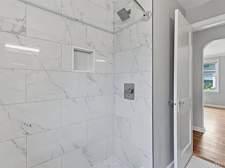 77 Huron Ave — Photo 14