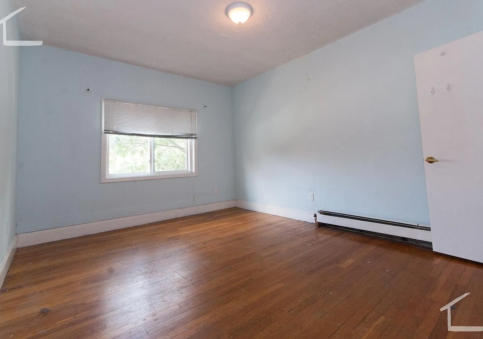 Gorgeous Brighton Townhouse ( $1000 per person!!) available 9/1/26 — Photo 3