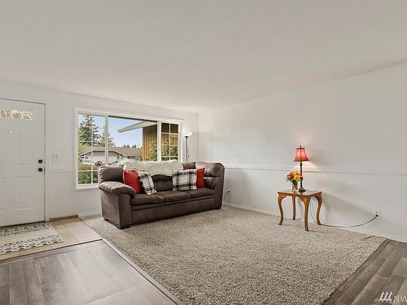 4th image of 875 Natalie Pl