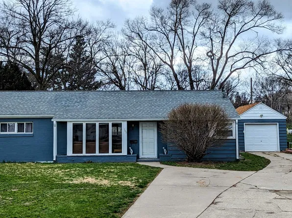 102 S 13th Place Cir, Norfolk, NE 68701