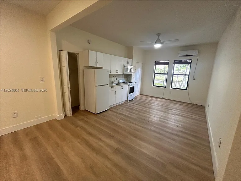 2000 Monroe St #8 — Photo 4