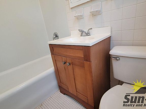 4th image of 124 Live Oak Ave #4