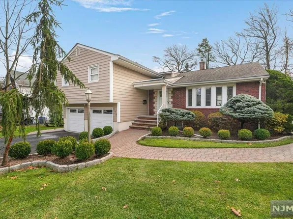 270 W Hudson Ave, Englewood, NJ 07631