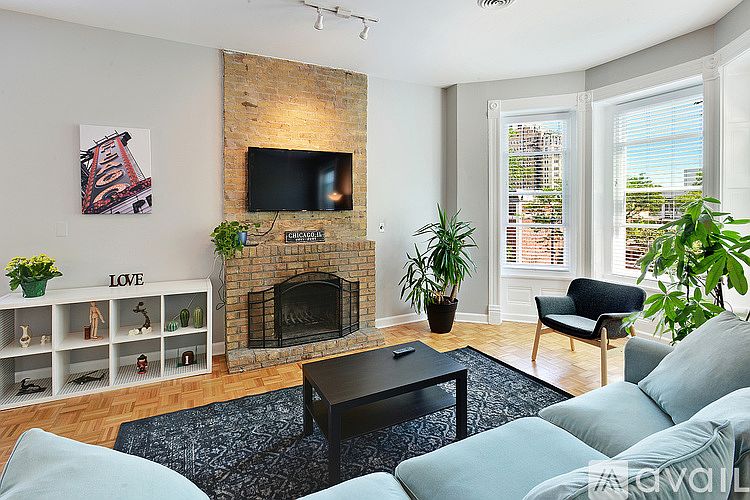 1st image of 2224 N Sedgwick St APT 3