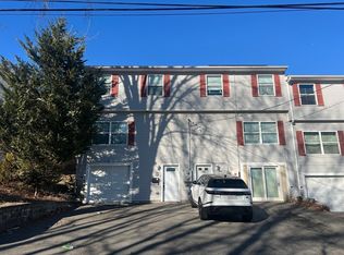 20-20B Edgeworth St, Worcester, MA 01605
