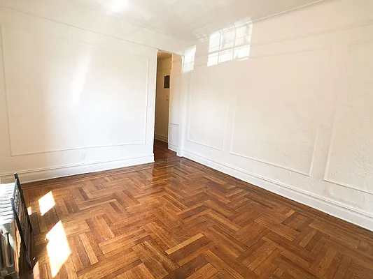 Rented by Realty 2000 Corp | media 8