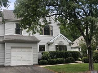 159 Demeduk Ct, Mahwah, NJ 07430