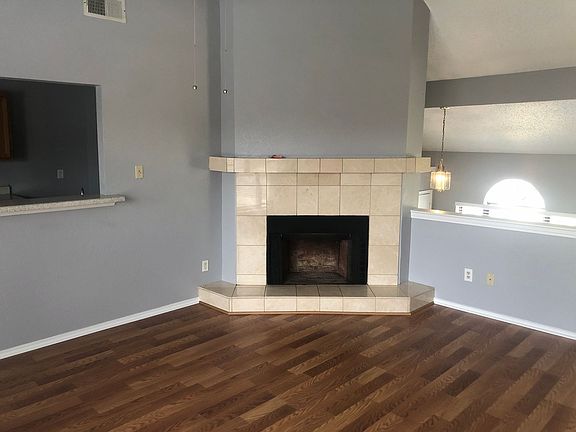 4th image of 1002 Alameda Dr
