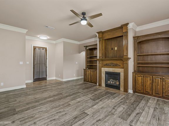 3rd image of 204 Pearwood Cir